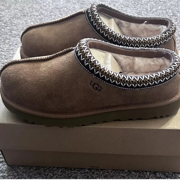 New in Box. Ugg Tasman slippers. Chestnut size 8 - Picture 3 of 8